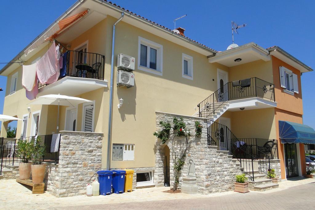 Apartments Villa Ela อูมัค ภายนอก รูปภาพ