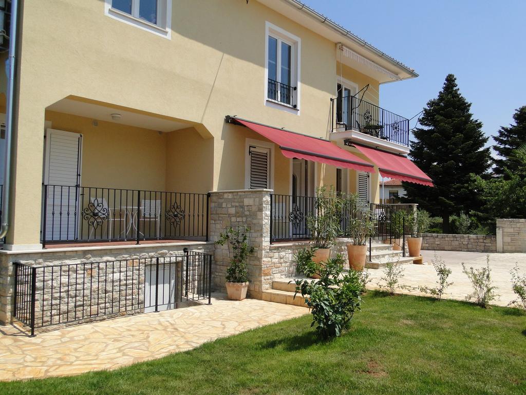 Apartments Villa Ela อูมัค ภายนอก รูปภาพ