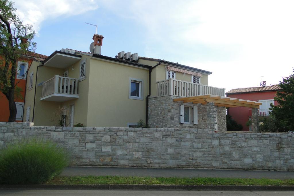 Apartments Villa Ela อูมัค ภายนอก รูปภาพ